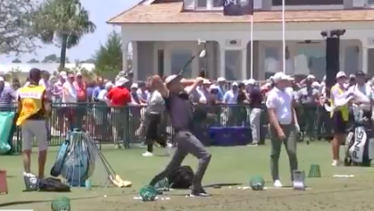 Golf fans react as player at PGA Championship does AMAZING warm-up stretches